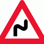Flere sving højre advarselstavle - Kombi-Skilte