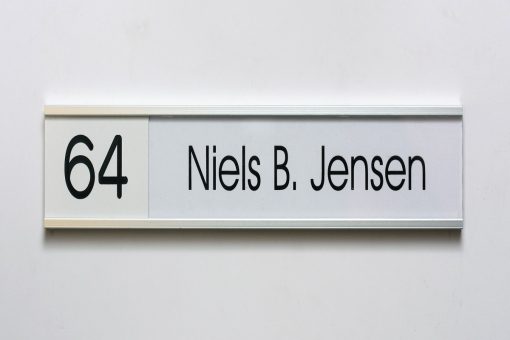 Øvrige dørskilte navn med nummer