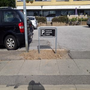 Parkeringsskilte med forbehold