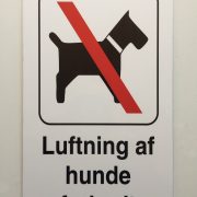 Hundeskilt luftning af hund forbudt